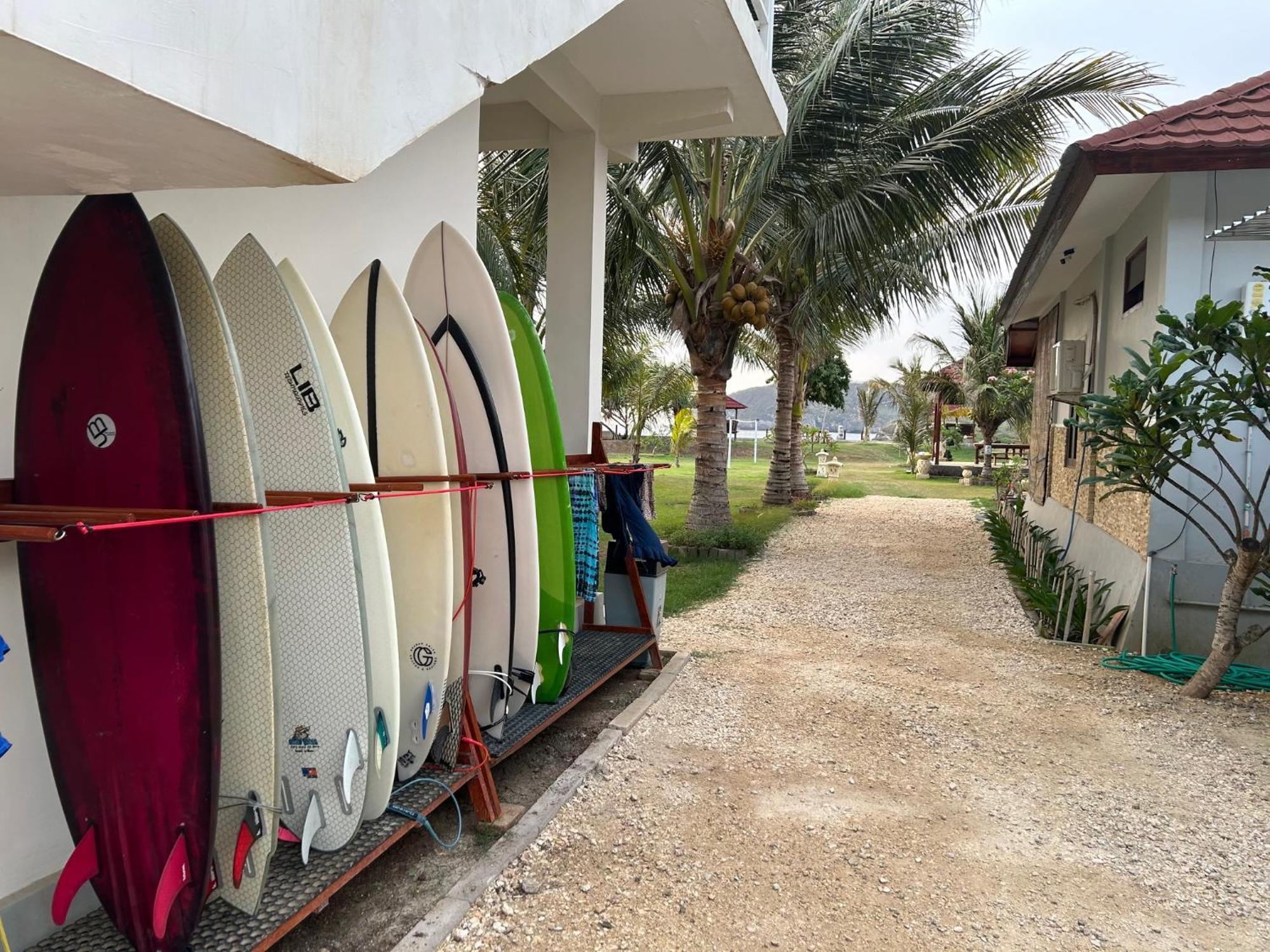 Mama Nings Beach Hotel Sekongkang Kültér fotó