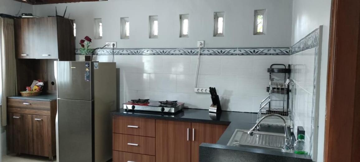 Mama Nings Beach Hotel Sekongkang Kültér fotó