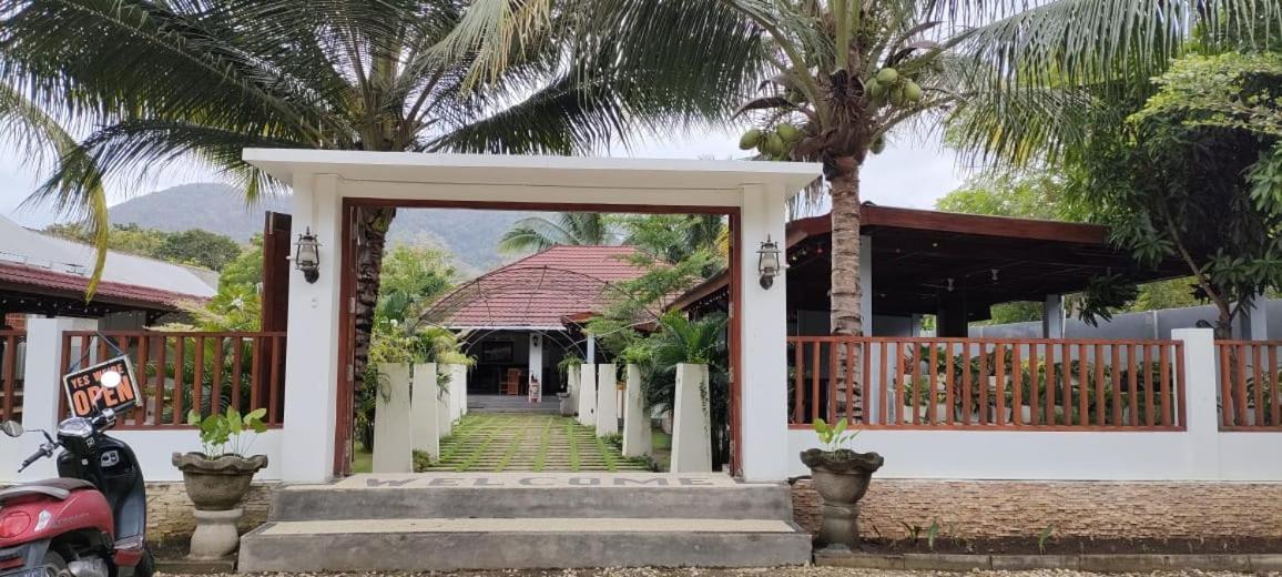 Mama Nings Beach Hotel Sekongkang Kültér fotó