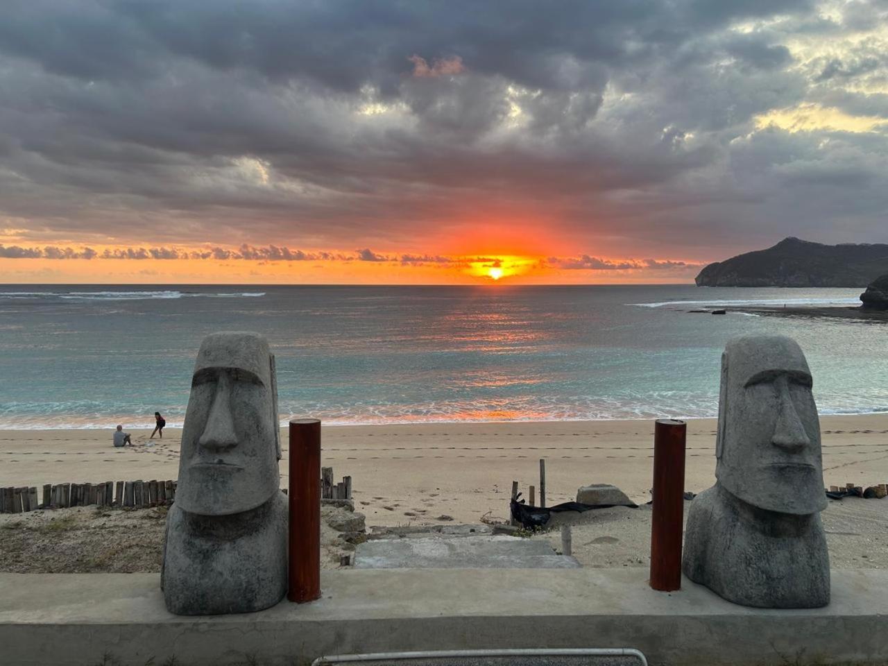 Mama Nings Beach Hotel Sekongkang Kültér fotó