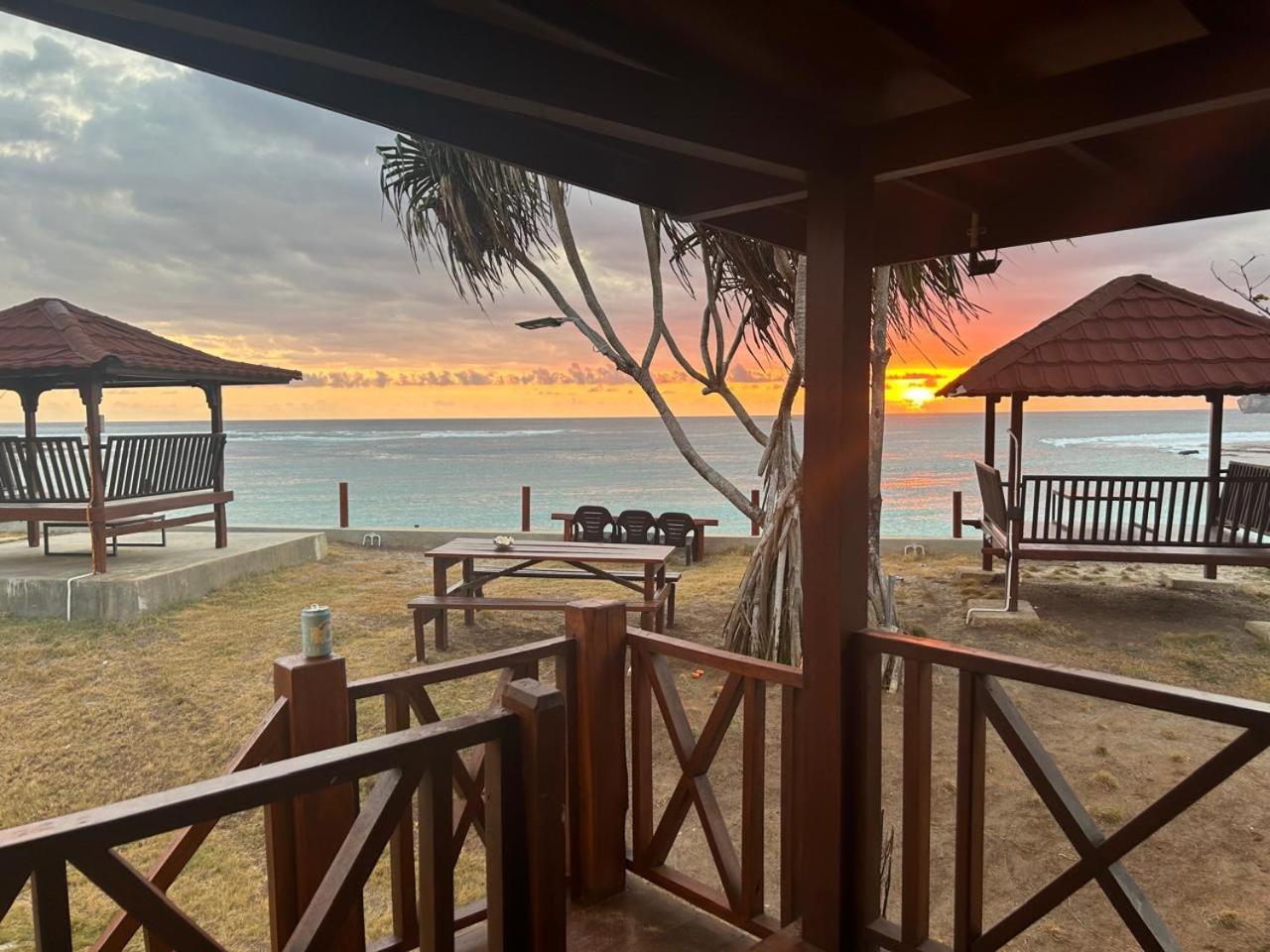 Mama Nings Beach Hotel Sekongkang Kültér fotó