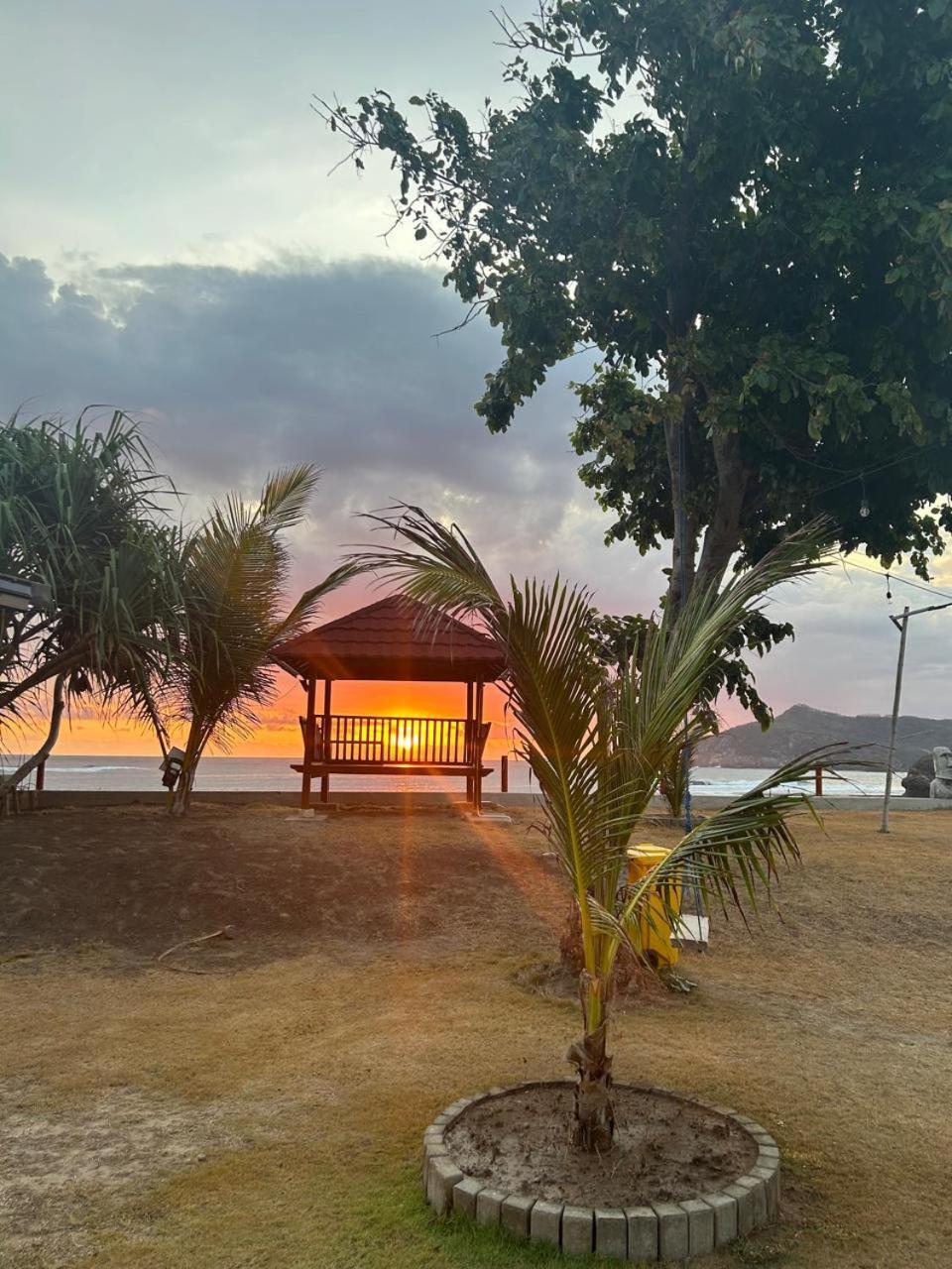 Mama Nings Beach Hotel Sekongkang Kültér fotó