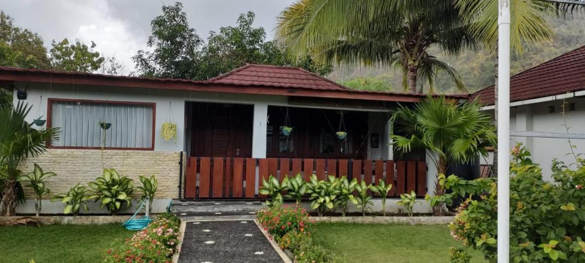 Mama Nings Beach Hotel Sekongkang Kültér fotó
