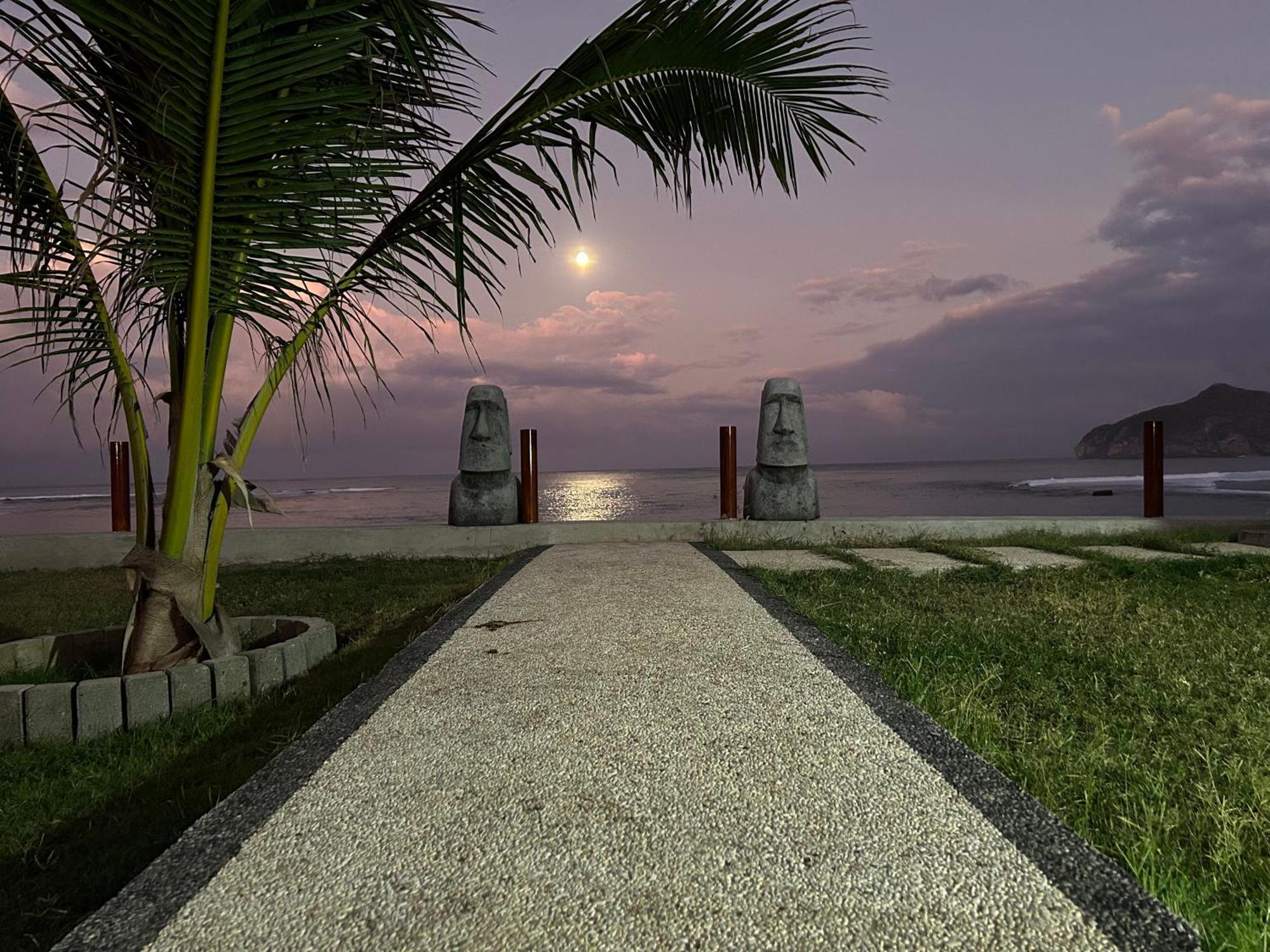 Mama Nings Beach Hotel Sekongkang Kültér fotó