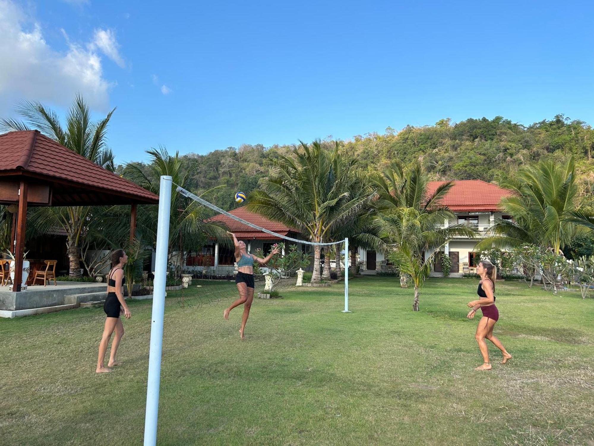 Mama Nings Beach Hotel Sekongkang Kültér fotó