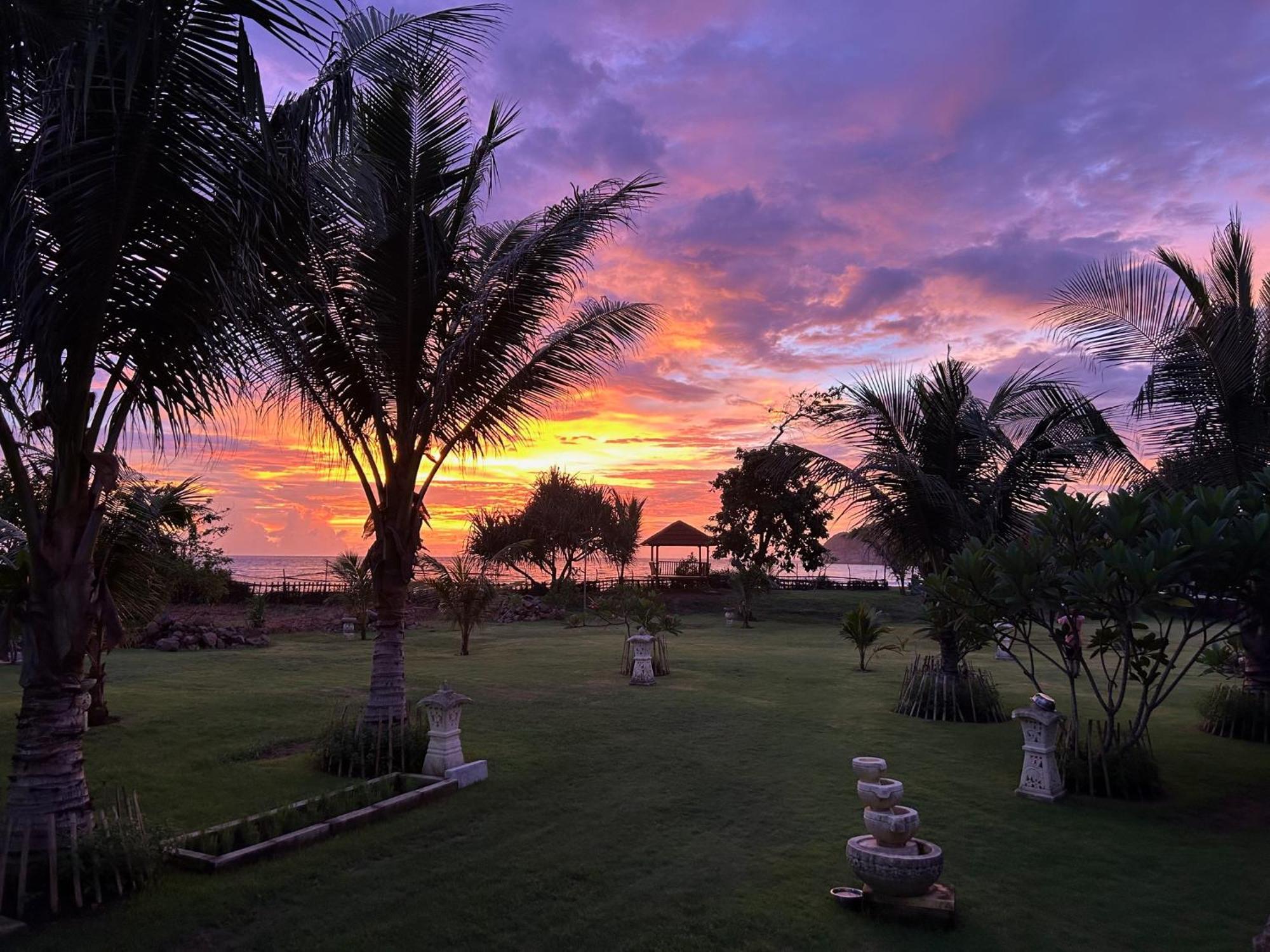 Mama Nings Beach Hotel Sekongkang Kültér fotó