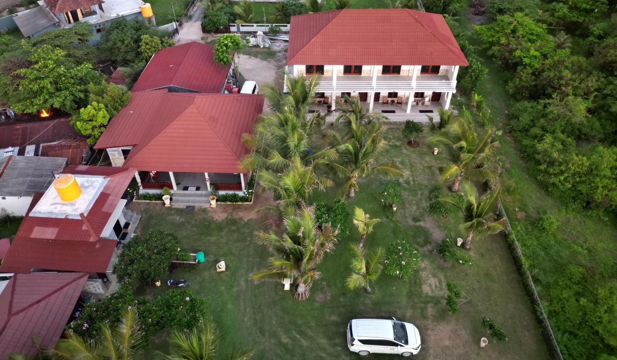 Mama Nings Beach Hotel Sekongkang Kültér fotó