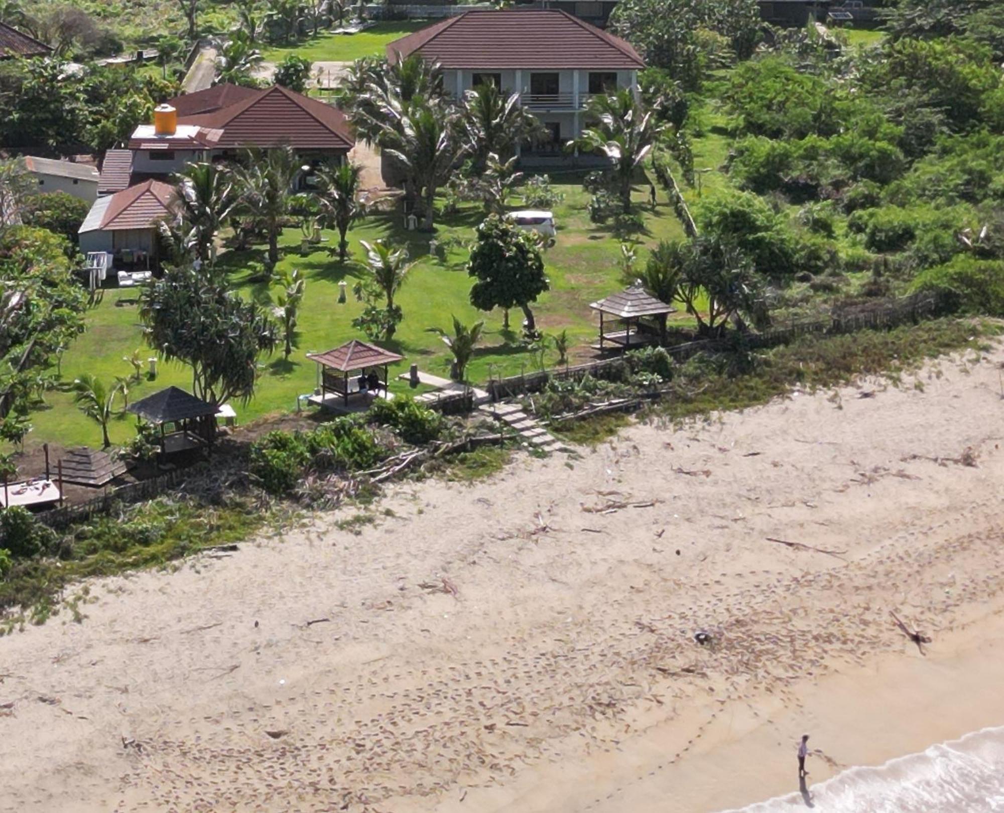 Mama Nings Beach Hotel Sekongkang Kültér fotó