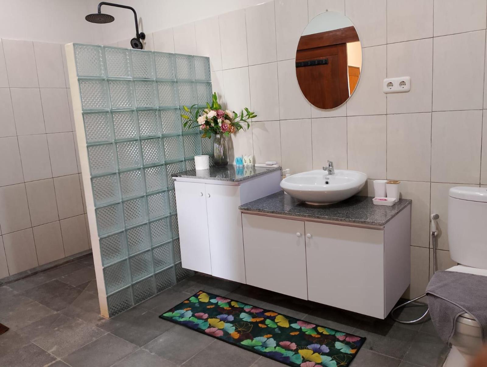 Mama Nings Beach Hotel Sekongkang Kültér fotó