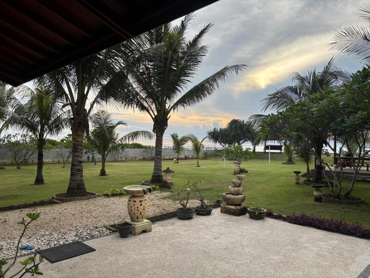Mama Nings Beach Hotel Sekongkang Kültér fotó